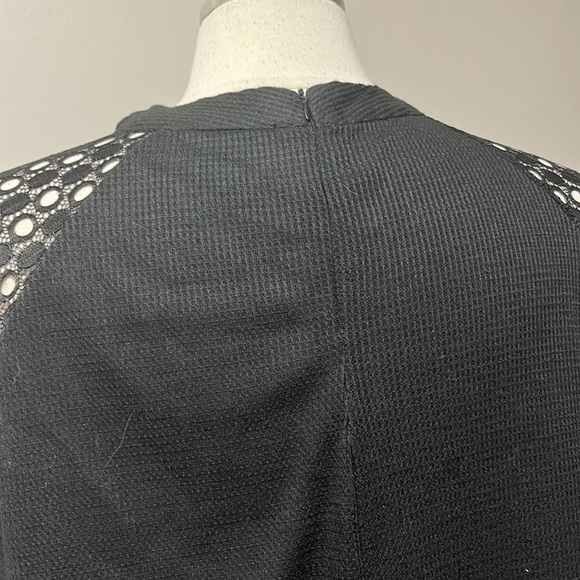 Black laces sleeve top - Picture 4 of 6